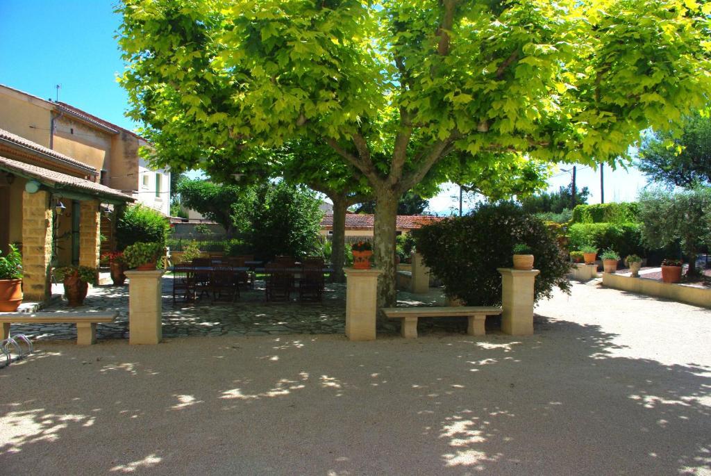 Le Mas De L'Amandier Saint-Saturnin-lès-Avignon Δωμάτιο φωτογραφία