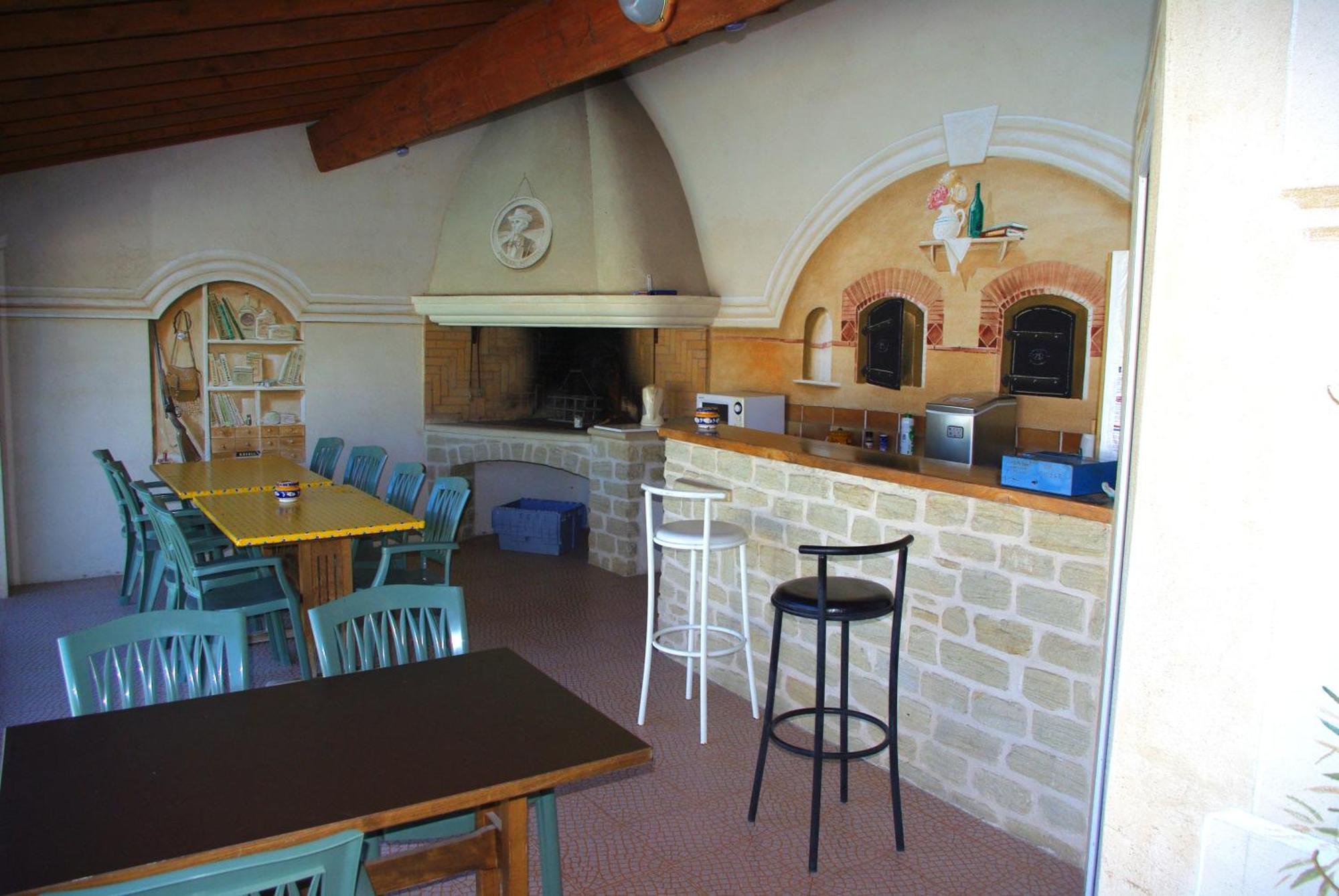 Le Mas De L'Amandier Saint-Saturnin-lès-Avignon Εξωτερικό φωτογραφία