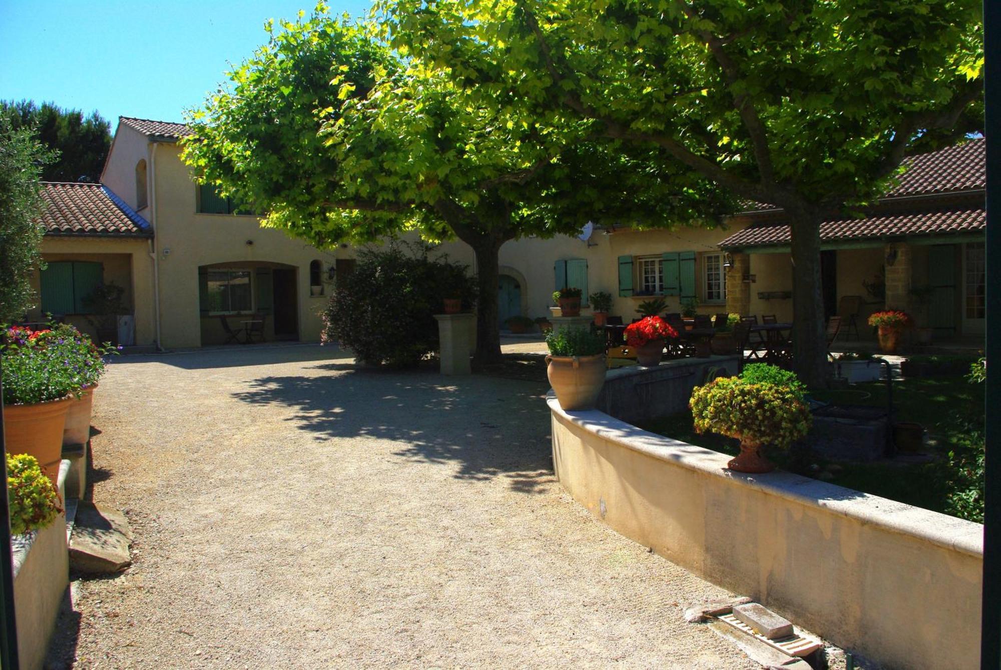 Le Mas De L'Amandier Saint-Saturnin-lès-Avignon Εξωτερικό φωτογραφία