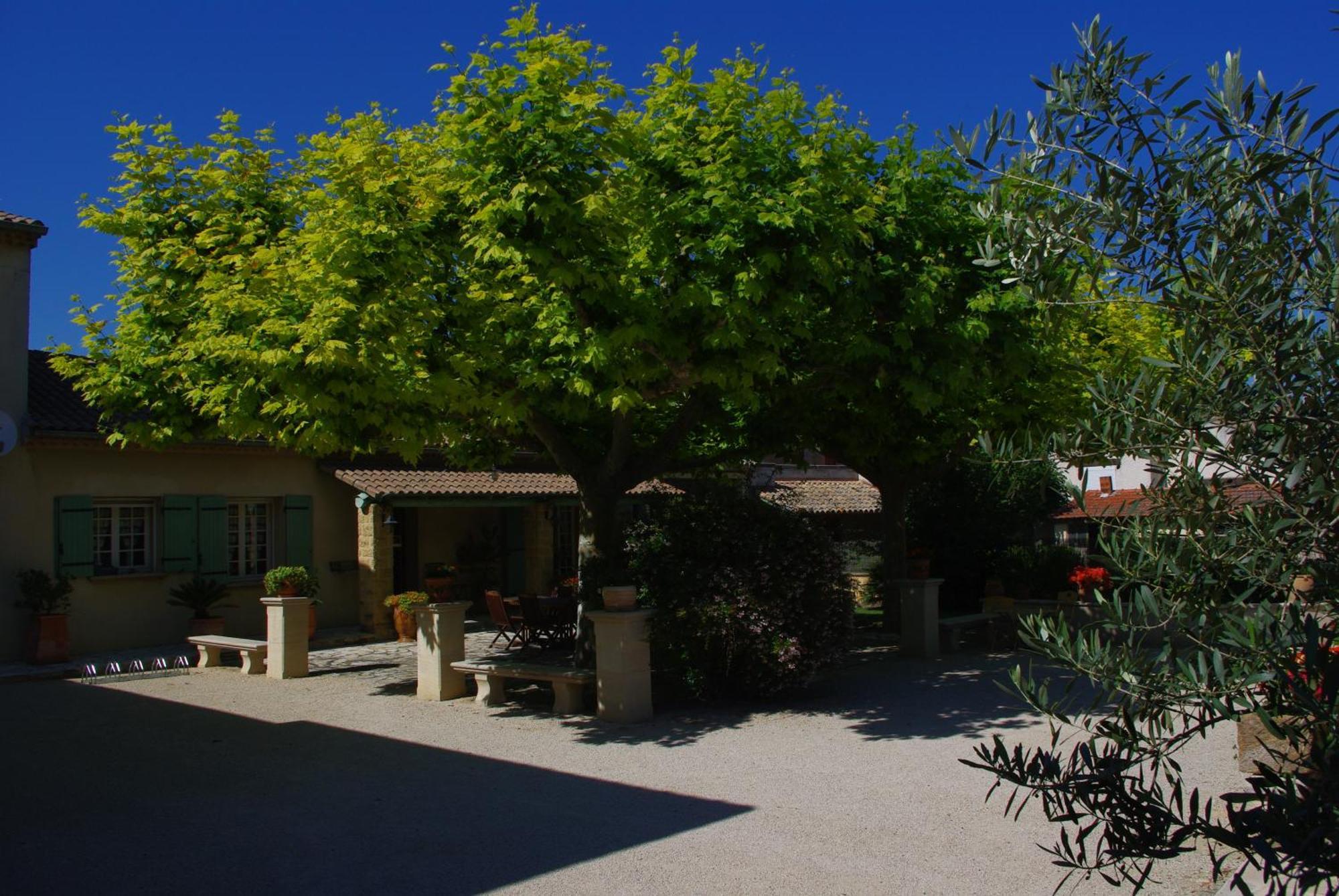 Le Mas De L'Amandier Saint-Saturnin-lès-Avignon Εξωτερικό φωτογραφία