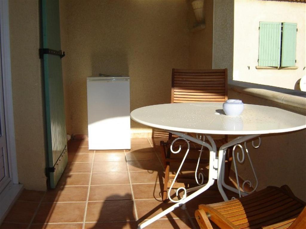 Le Mas De L'Amandier Saint-Saturnin-lès-Avignon Δωμάτιο φωτογραφία